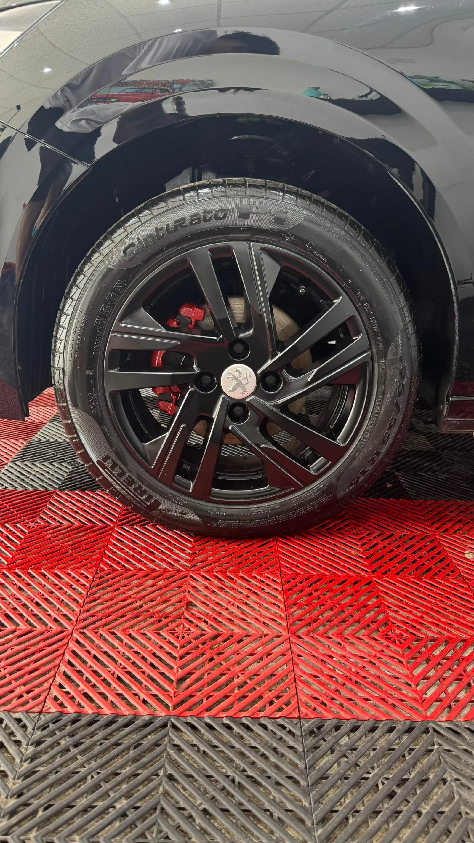Llanta de Citroën C3 detallada