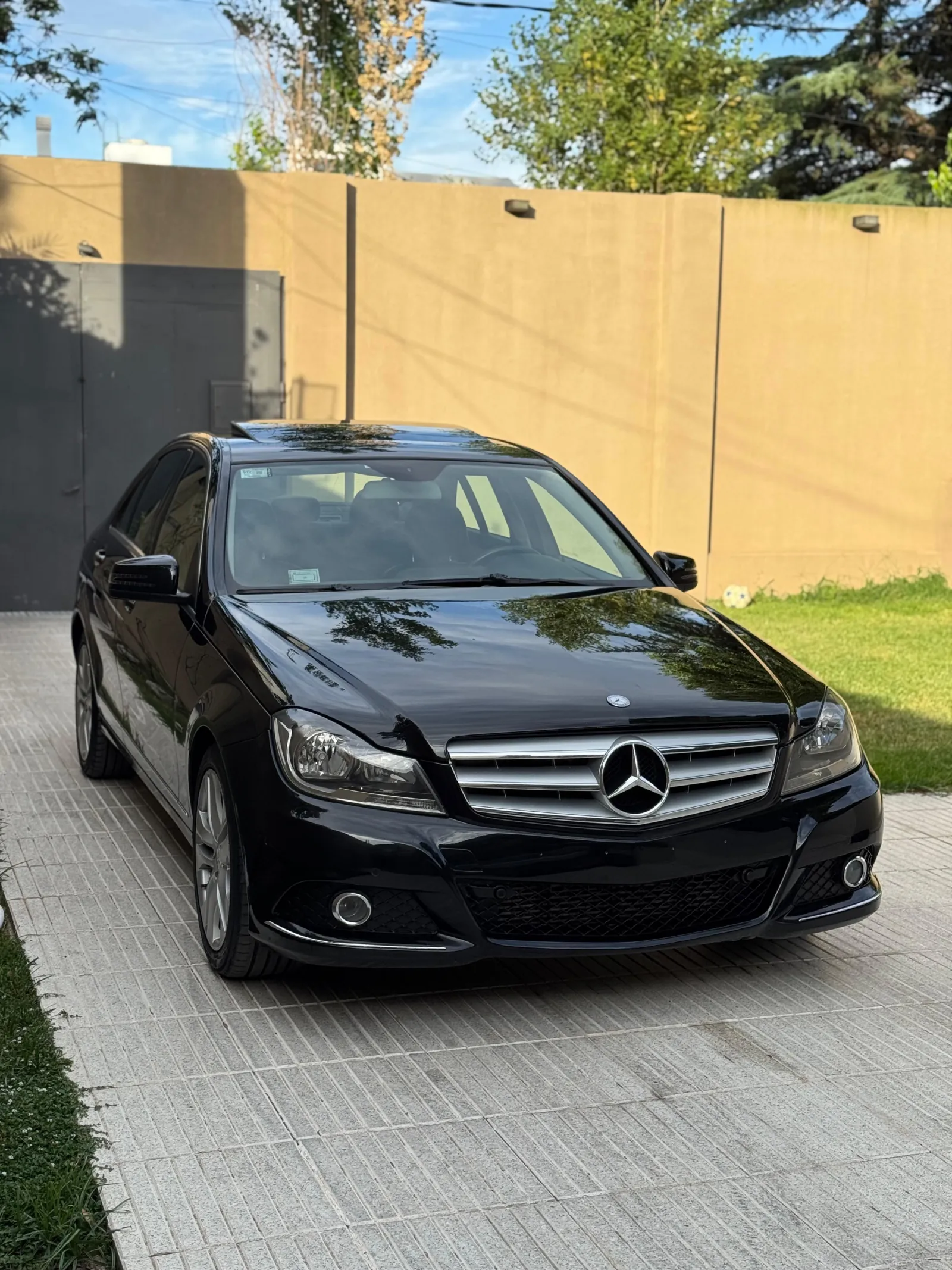 Mercedes-Benz Clase C negro